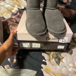 Kids Size 6 bearpaws brand new never worn